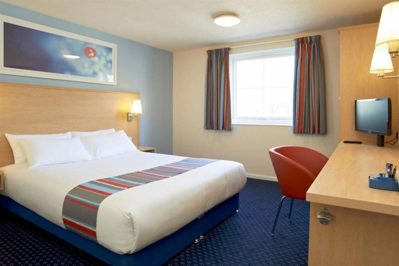 Travelodge Newbury Tot Hill Highclere Екстер'єр фото